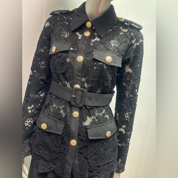 Simple Elegance Floral Lace Button Down Blouse - Picture 7 of 9